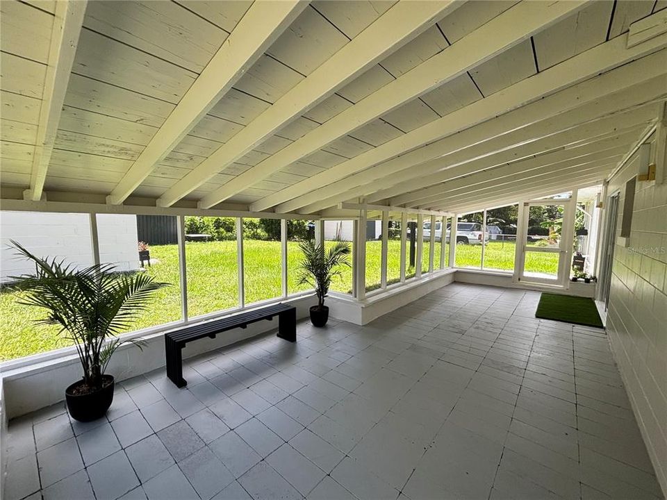 For Sale: $439,900 (5 beds, 2 baths, 1284 Square Feet)