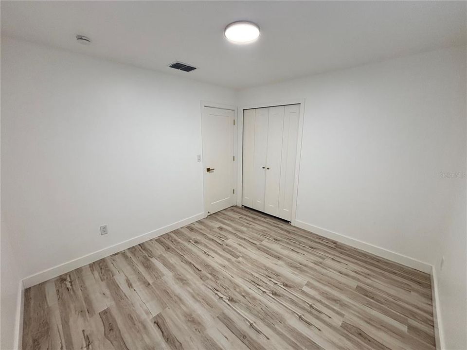 For Sale: $439,900 (5 beds, 2 baths, 1284 Square Feet)