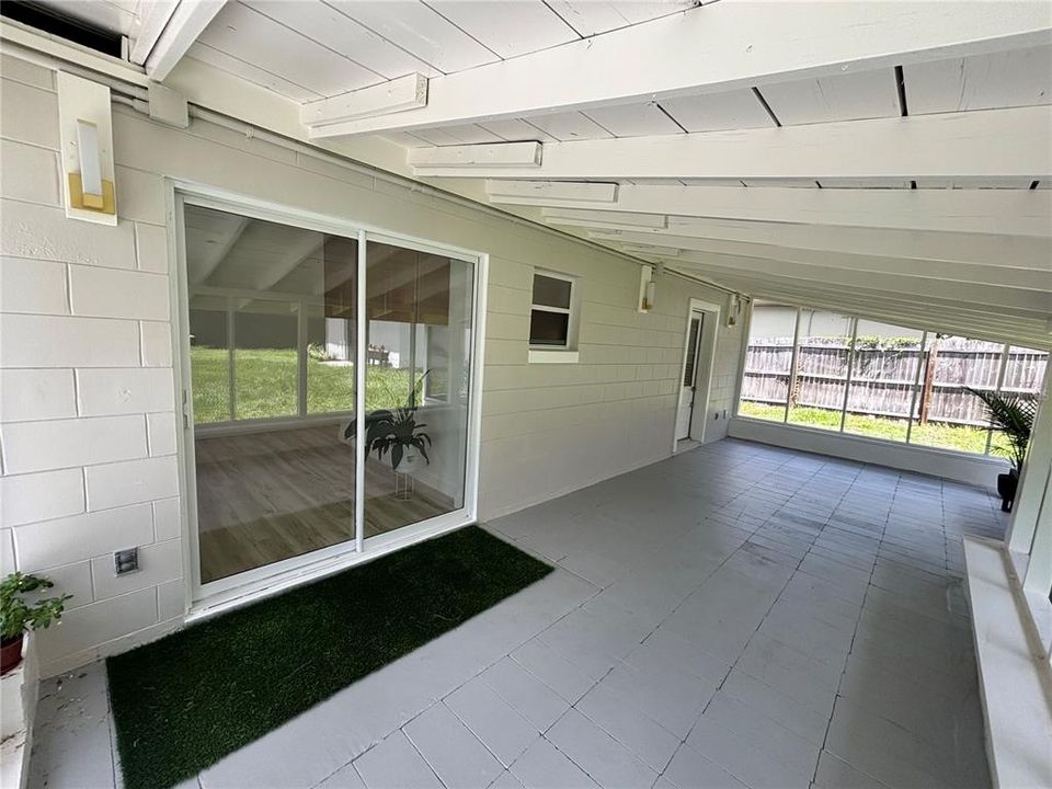 For Sale: $439,900 (5 beds, 2 baths, 1284 Square Feet)