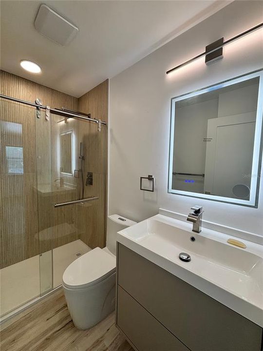 For Sale: $439,900 (5 beds, 2 baths, 1284 Square Feet)
