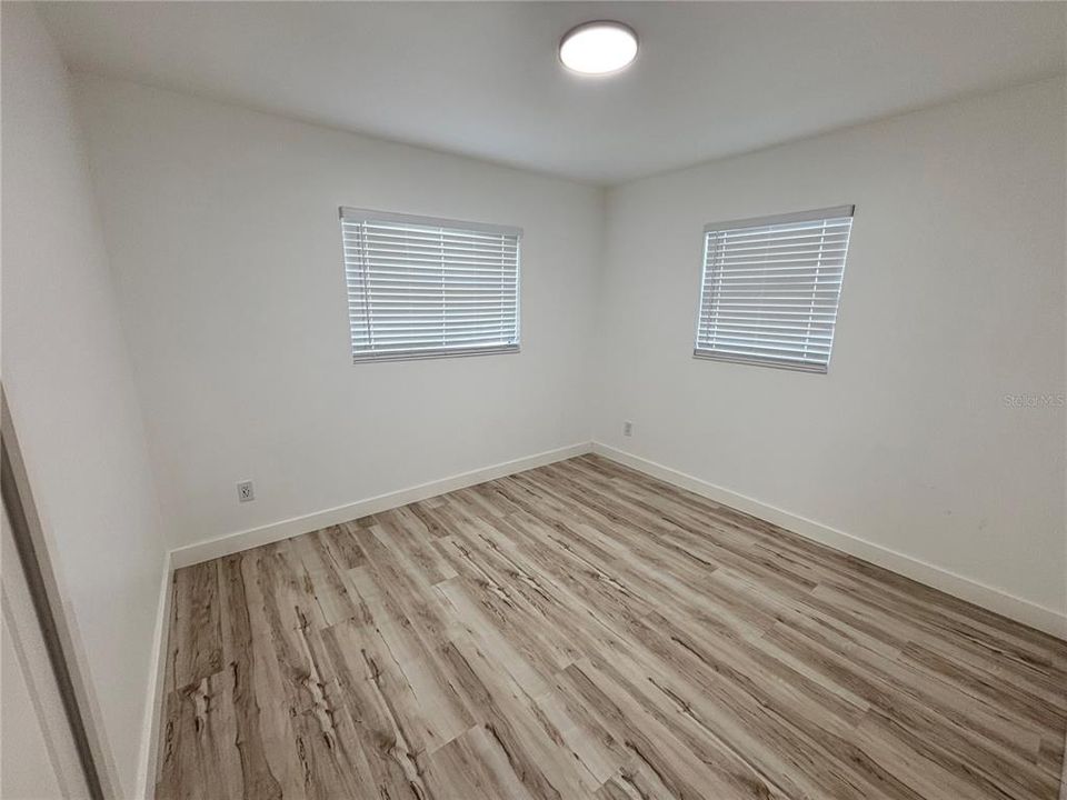 For Sale: $439,900 (5 beds, 2 baths, 1284 Square Feet)