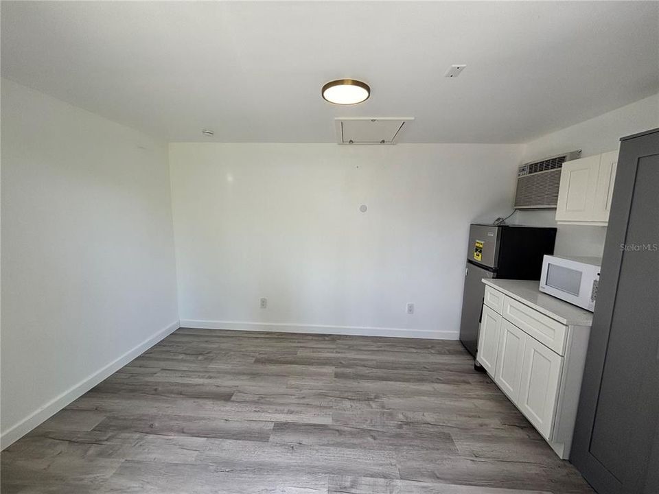 For Sale: $439,900 (5 beds, 2 baths, 1284 Square Feet)