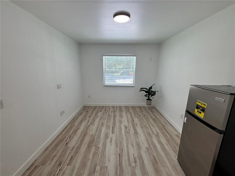 For Sale: $439,900 (5 beds, 2 baths, 1284 Square Feet)