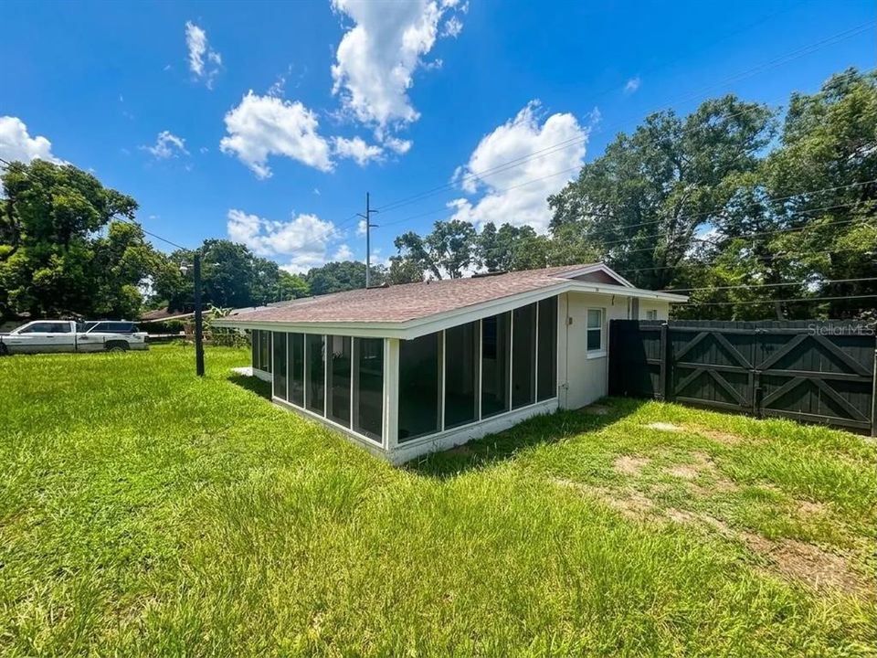 For Sale: $439,900 (5 beds, 2 baths, 1284 Square Feet)
