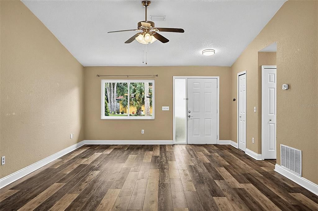 For Sale: $338,500 (3 beds, 2 baths, 1460 Square Feet)