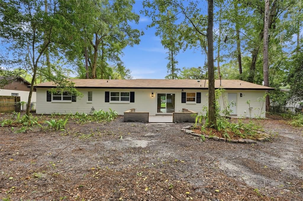 For Sale: $349,900 (4 beds, 2 baths, 2049 Square Feet)