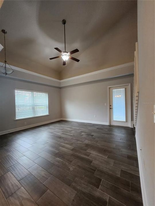 For Rent: $2,500 (3 beds, 2 baths, 1389 Square Feet)