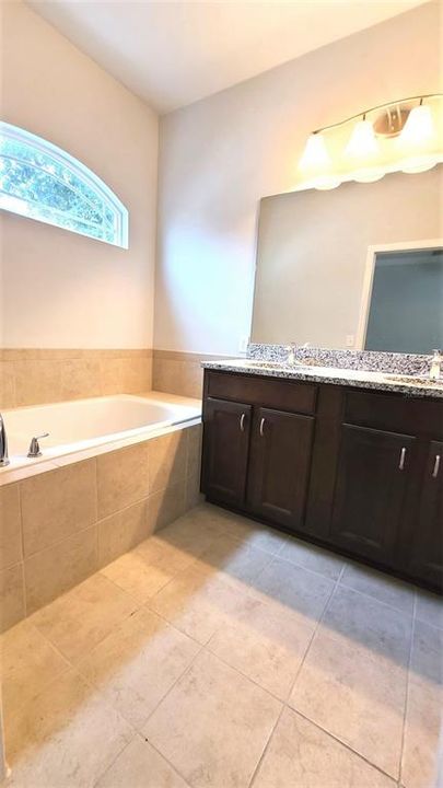For Rent: $2,500 (3 beds, 2 baths, 1389 Square Feet)