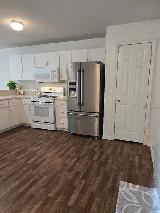 На продажу: $274,999 (3 спален, 2 ванн, 1188 Квадратных фут)