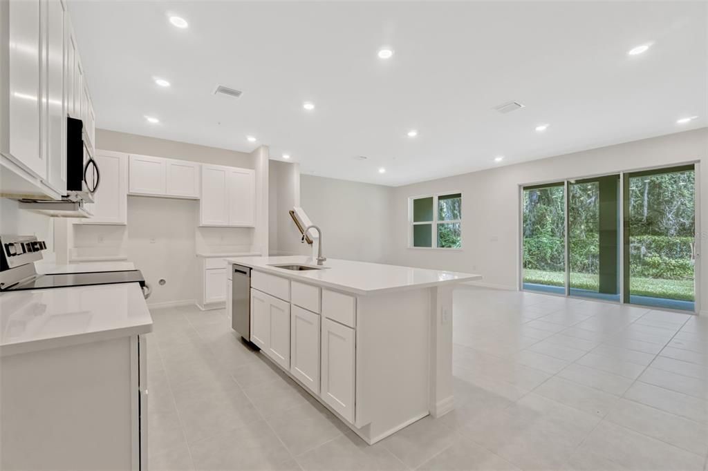 En Venta: $359,990 (4 camas, 2 baños, 1860 Pies cuadrados)