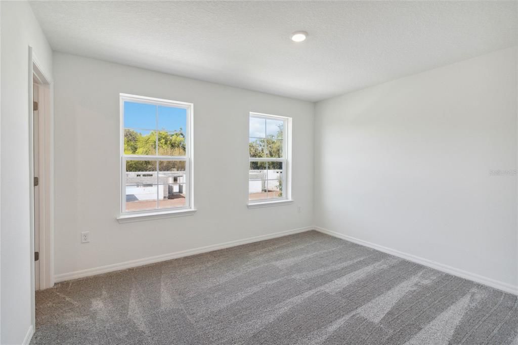En Venta: $359,990 (4 camas, 2 baños, 1860 Pies cuadrados)