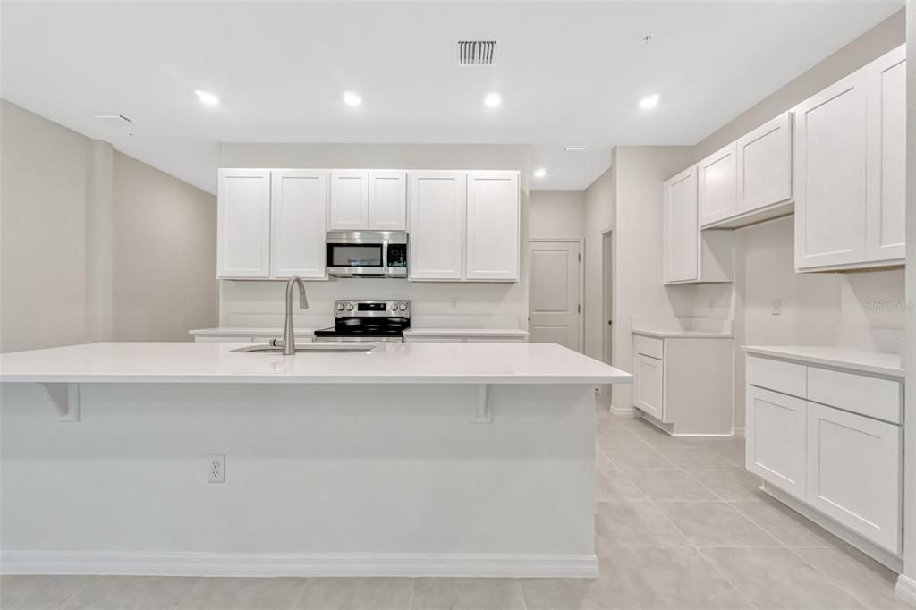 En Venta: $359,990 (4 camas, 2 baños, 1860 Pies cuadrados)