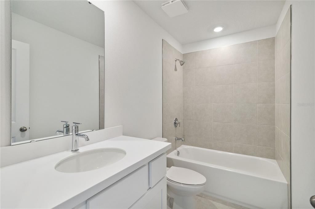 En Venta: $359,990 (4 camas, 2 baños, 1860 Pies cuadrados)