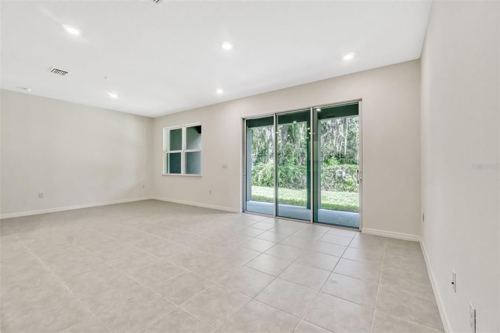 En Venta: $359,990 (4 camas, 2 baños, 1860 Pies cuadrados)