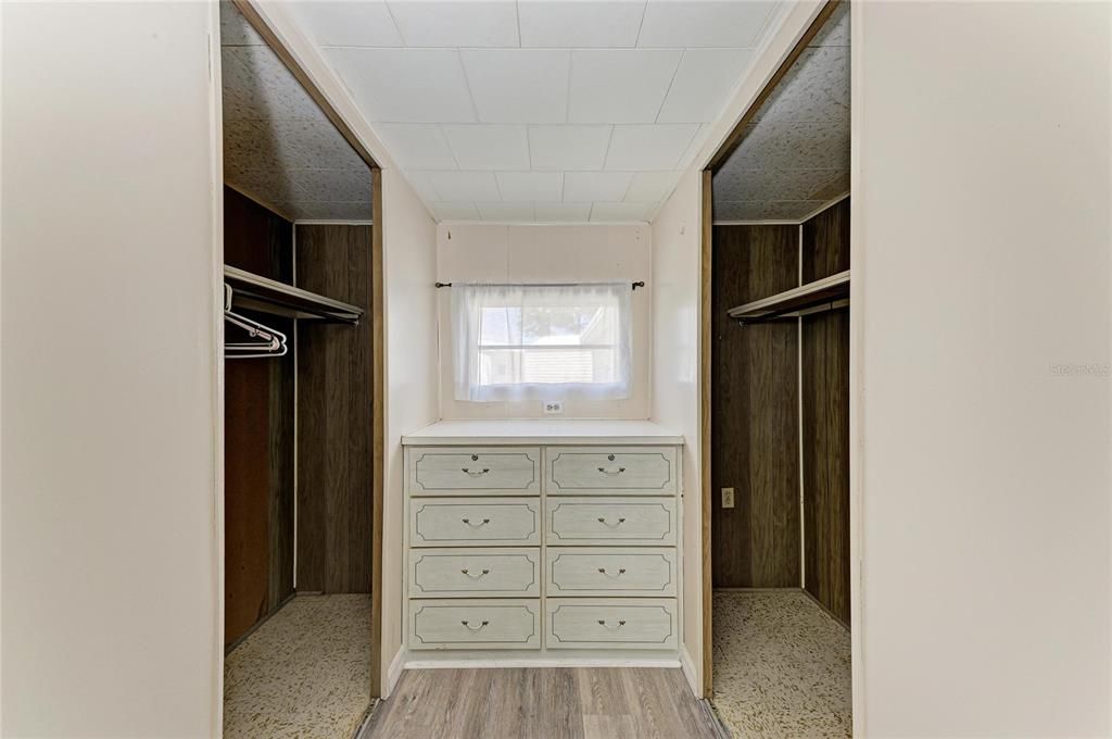 For Sale: $160,000 (2 beds, 1 baths, 1147 Square Feet)