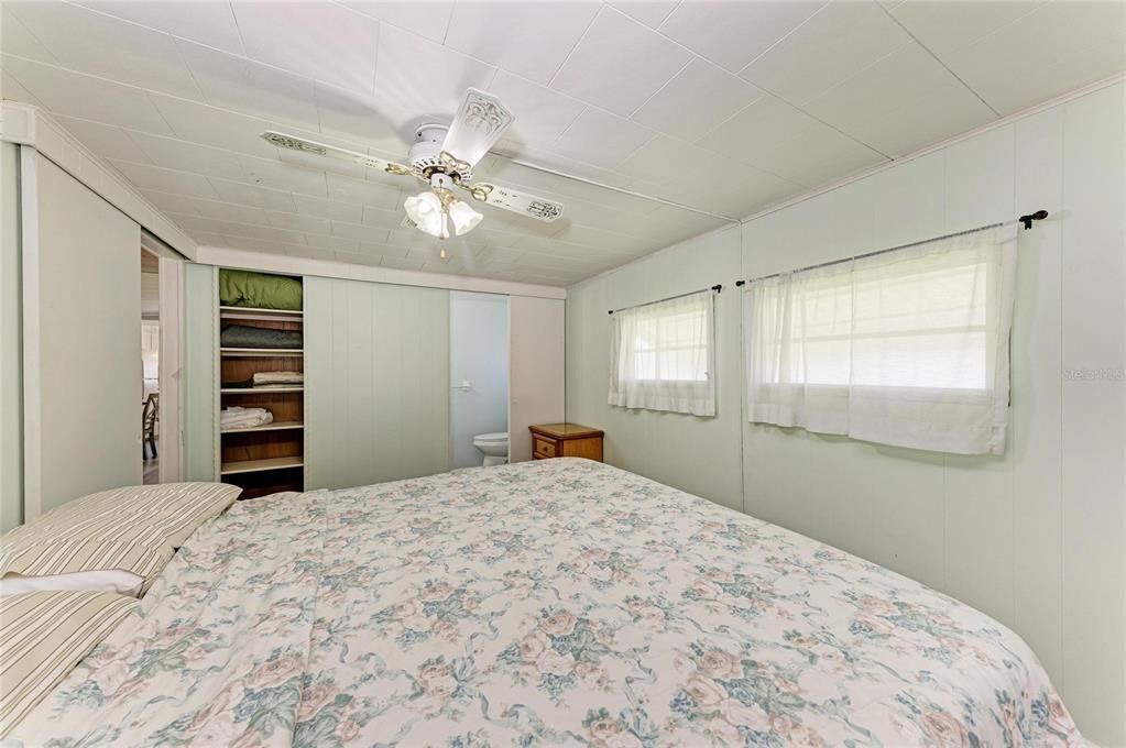 For Sale: $160,000 (2 beds, 1 baths, 1147 Square Feet)
