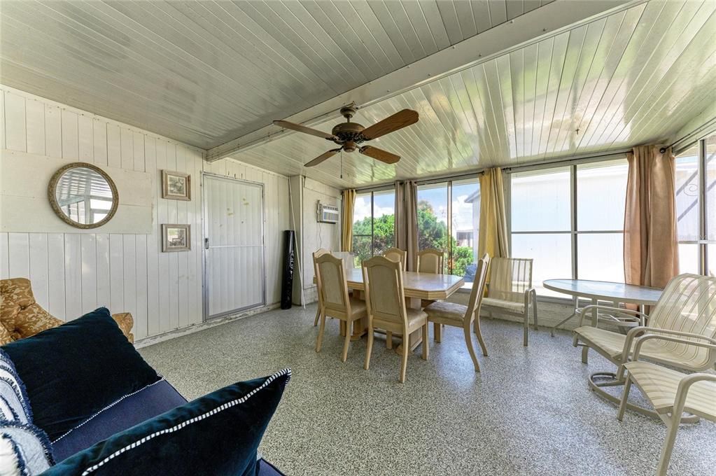For Sale: $160,000 (2 beds, 1 baths, 1147 Square Feet)