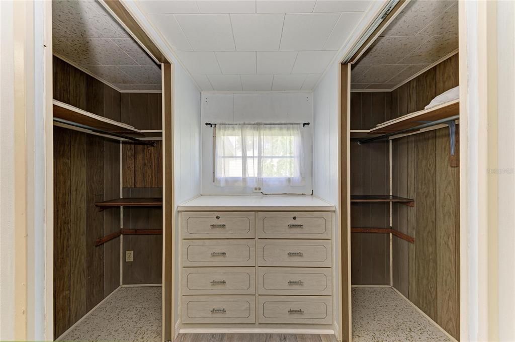 For Sale: $160,000 (2 beds, 1 baths, 1147 Square Feet)