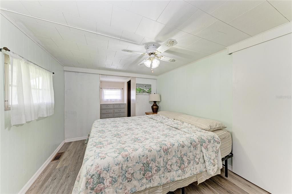 For Sale: $160,000 (2 beds, 1 baths, 1147 Square Feet)