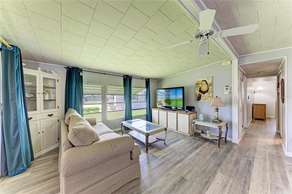 For Sale: $160,000 (2 beds, 1 baths, 1147 Square Feet)