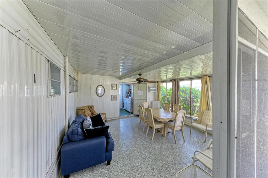 For Sale: $160,000 (2 beds, 1 baths, 1147 Square Feet)
