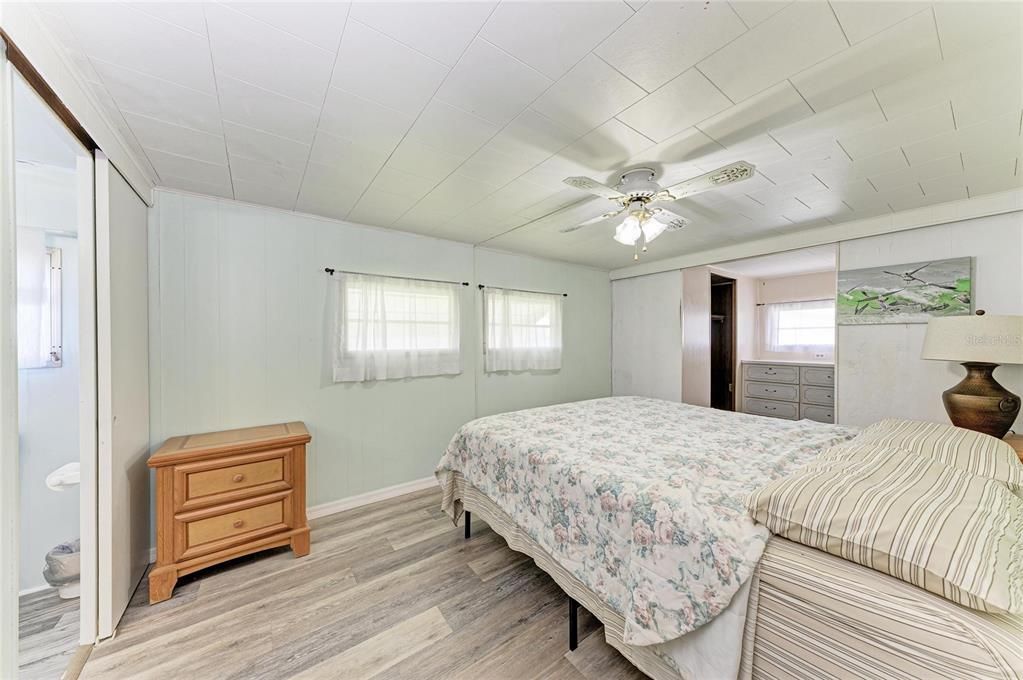 For Sale: $160,000 (2 beds, 1 baths, 1147 Square Feet)
