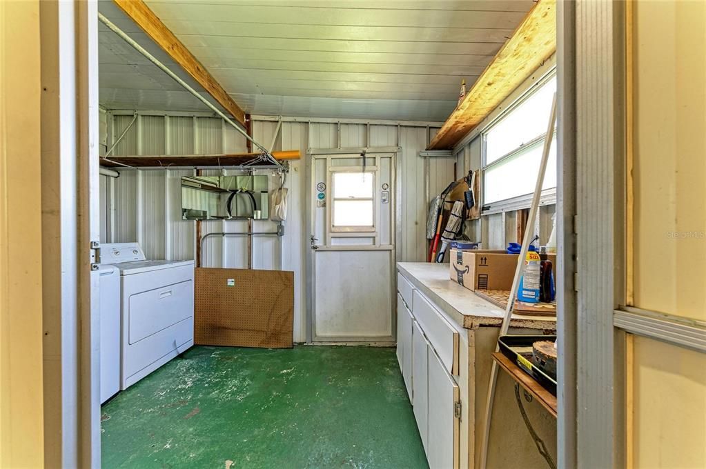For Sale: $160,000 (2 beds, 1 baths, 1147 Square Feet)