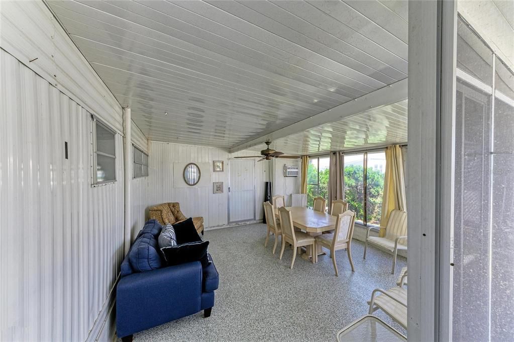 For Sale: $160,000 (2 beds, 1 baths, 1147 Square Feet)