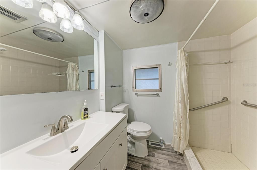 For Sale: $160,000 (2 beds, 1 baths, 1147 Square Feet)