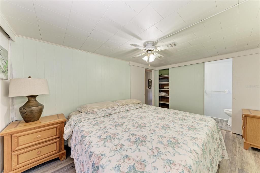For Sale: $160,000 (2 beds, 1 baths, 1147 Square Feet)