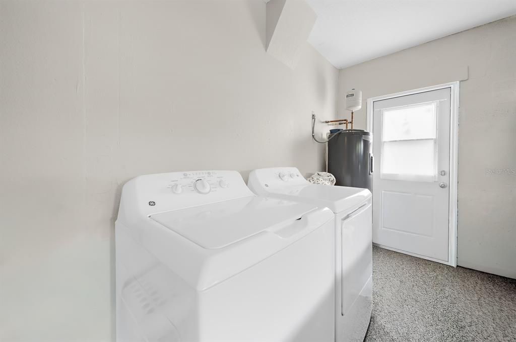 For Sale: $480,000 (3 beds, 2 baths, 1427 Square Feet)