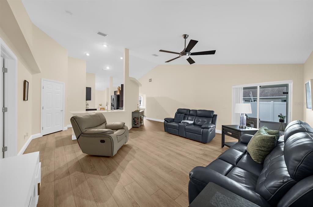 For Sale: $480,000 (3 beds, 2 baths, 1427 Square Feet)