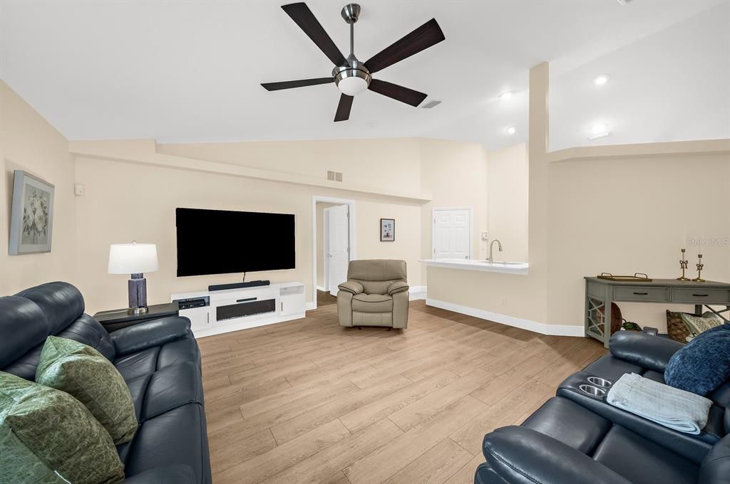 For Sale: $480,000 (3 beds, 2 baths, 1427 Square Feet)