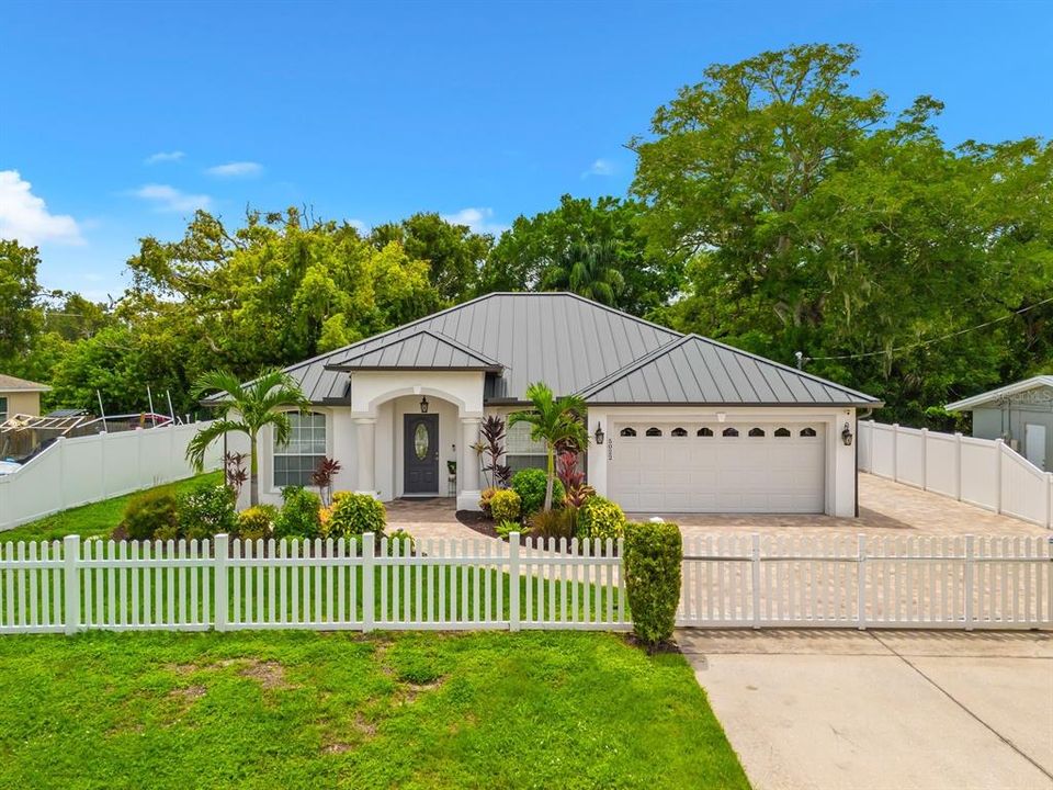 For Sale: $480,000 (3 beds, 2 baths, 1427 Square Feet)