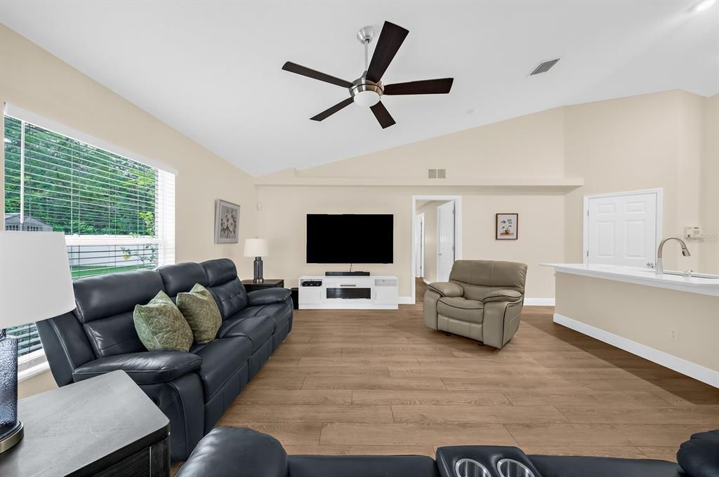 For Sale: $480,000 (3 beds, 2 baths, 1427 Square Feet)