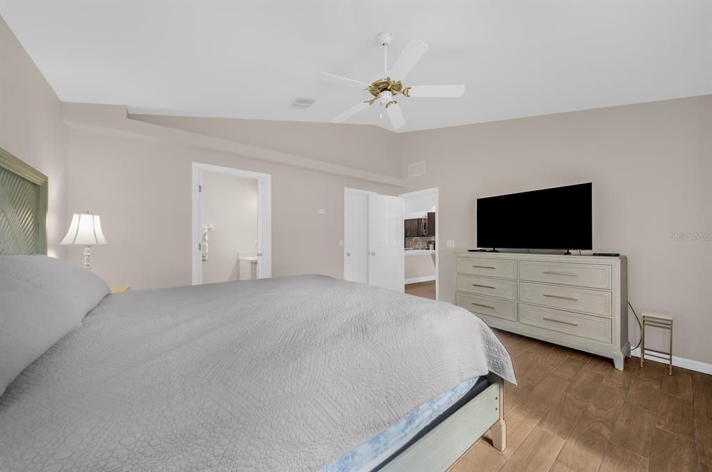 For Sale: $480,000 (3 beds, 2 baths, 1427 Square Feet)