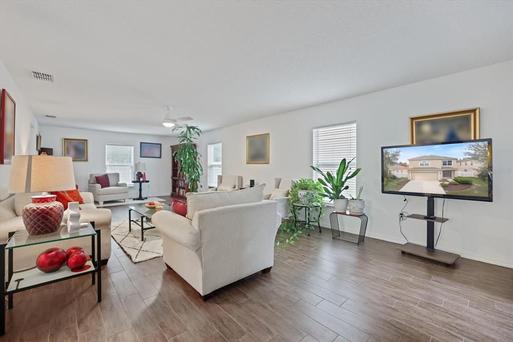 For Sale: $427,500 (4 beds, 2 baths, 2780 Square Feet)