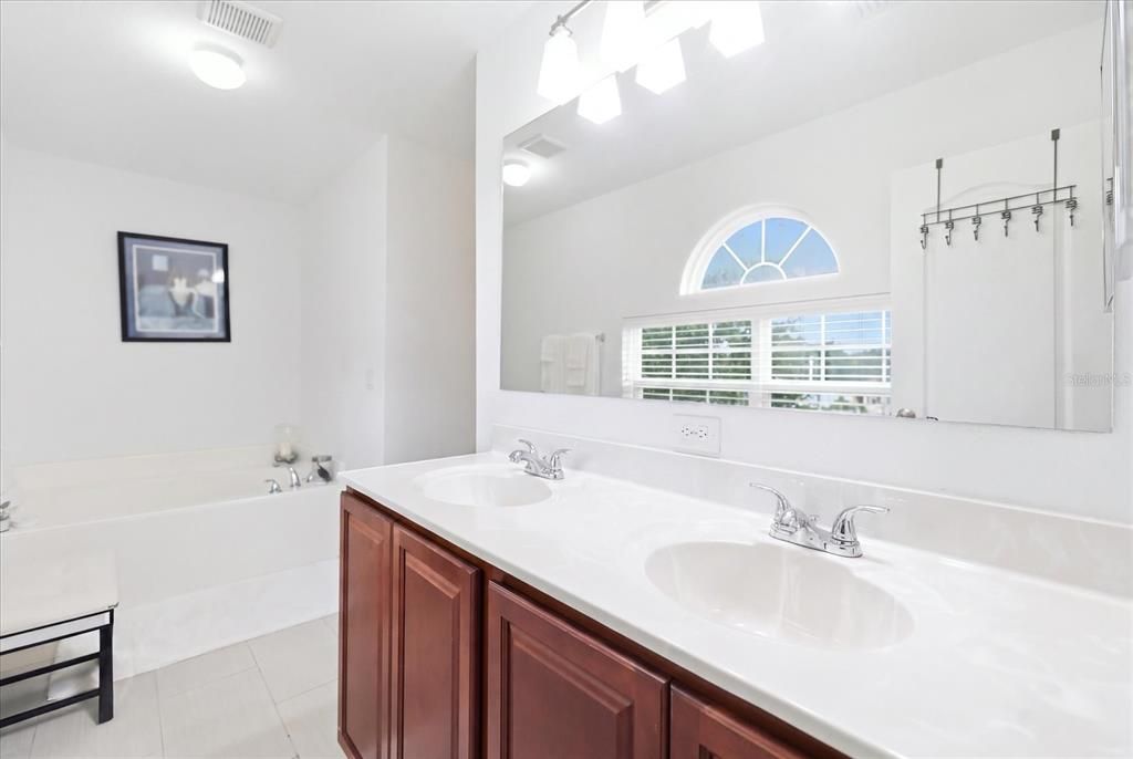 For Sale: $427,500 (4 beds, 2 baths, 2780 Square Feet)