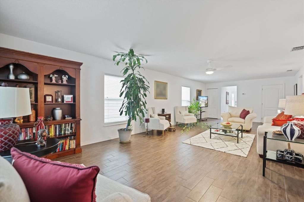 For Sale: $427,500 (4 beds, 2 baths, 2780 Square Feet)