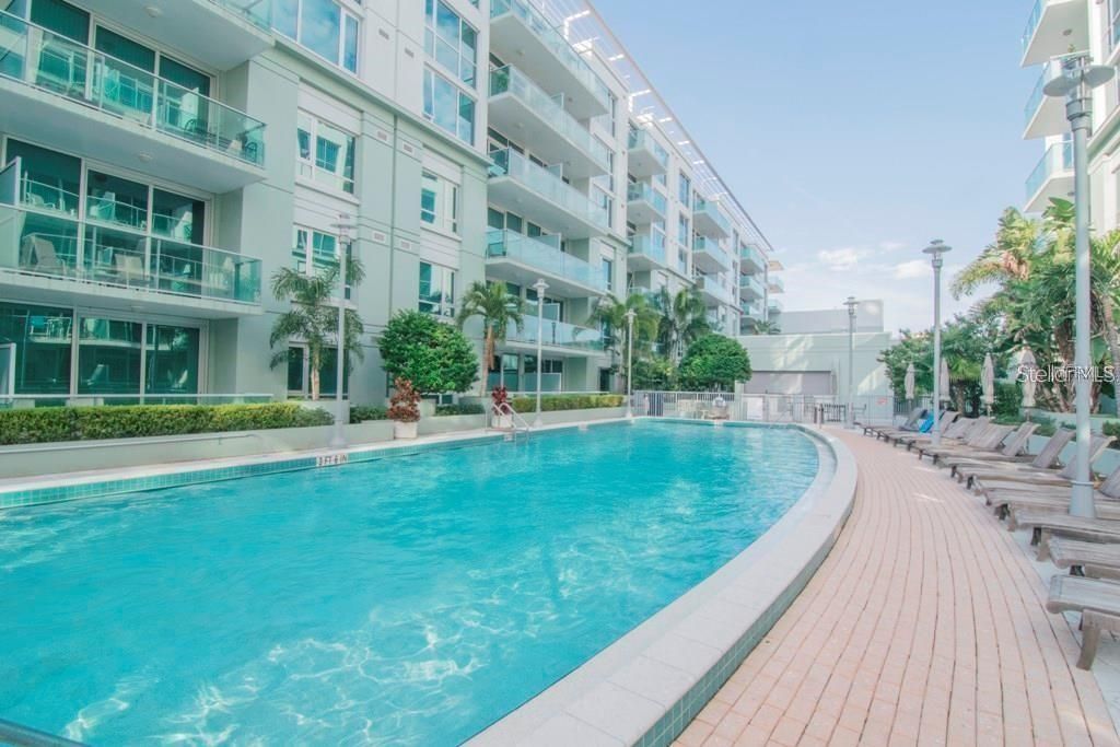 For Rent: $2,900 (2 beds, 2 baths, 1134 Square Feet)