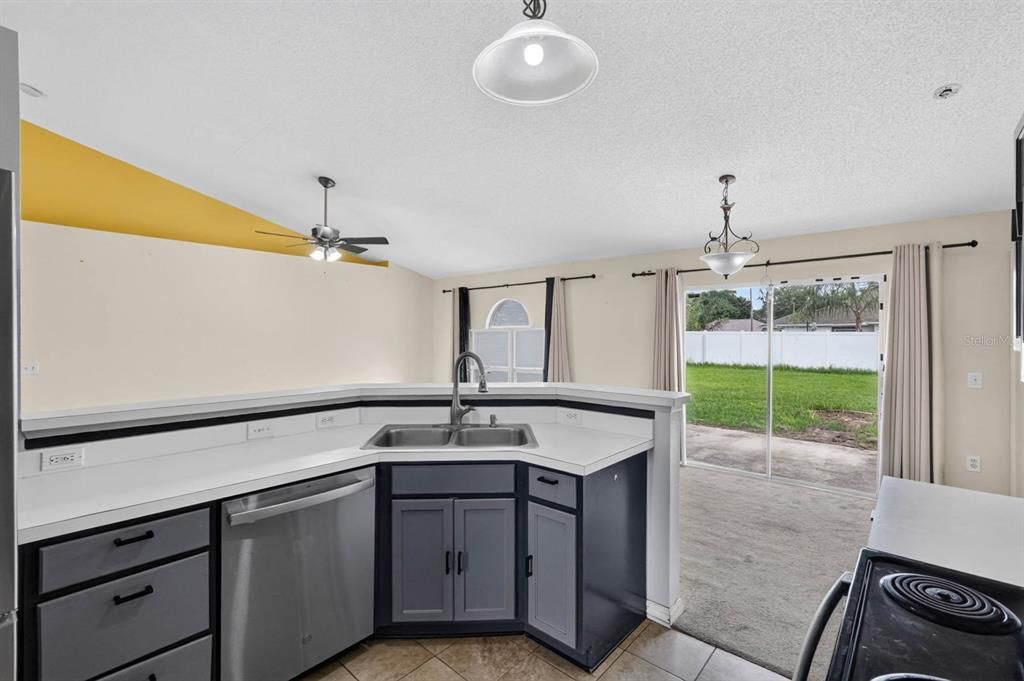For Sale: $285,000 (4 beds, 2 baths, 1788 Square Feet)