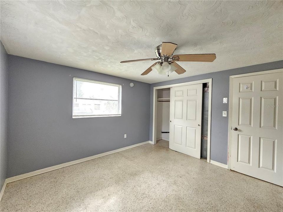 Active With Contract: $1,350 (2 beds, 1 baths, 960 Square Feet)