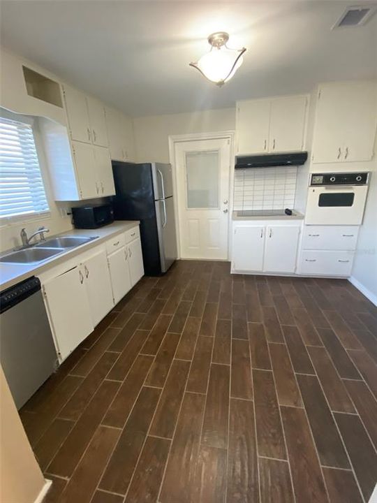 For Sale: $240,000 (2 beds, 2 baths, 1175 Square Feet)