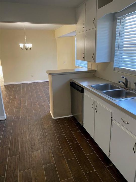 For Sale: $240,000 (2 beds, 2 baths, 1175 Square Feet)