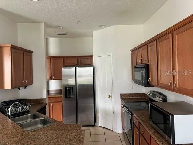 For Rent: $2,200 (3 beds, 2 baths, 1699 Square Feet)
