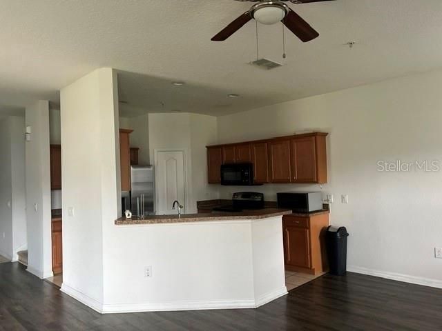 For Rent: $2,200 (3 beds, 2 baths, 1699 Square Feet)