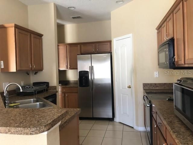 For Rent: $2,200 (3 beds, 2 baths, 1699 Square Feet)