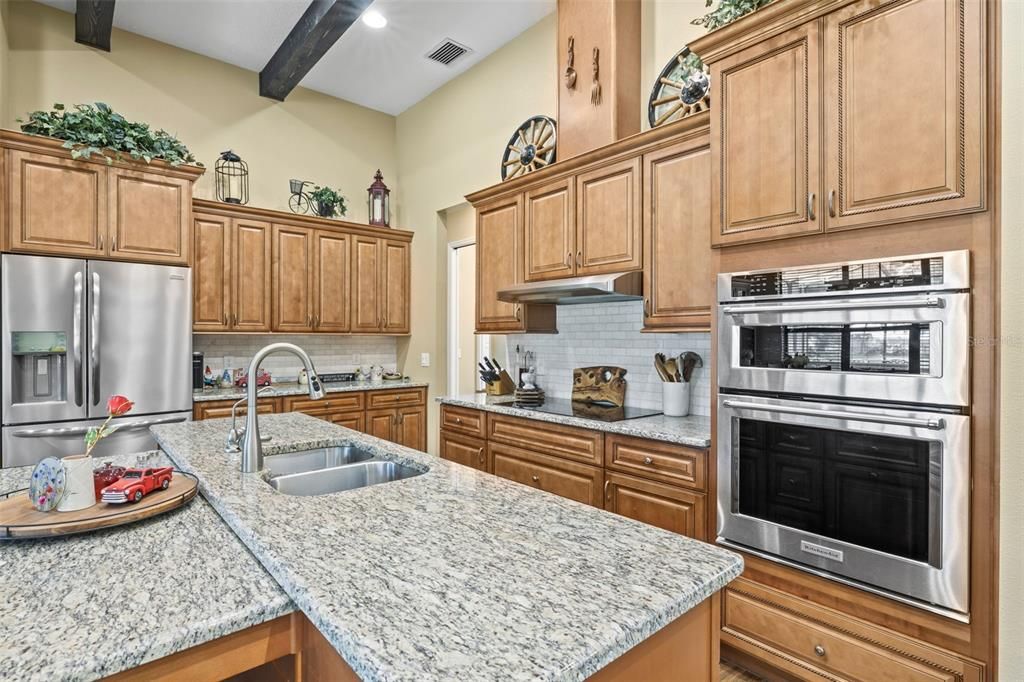 For Sale: $1,049,000 (3 beds, 2 baths, 2614 Square Feet)