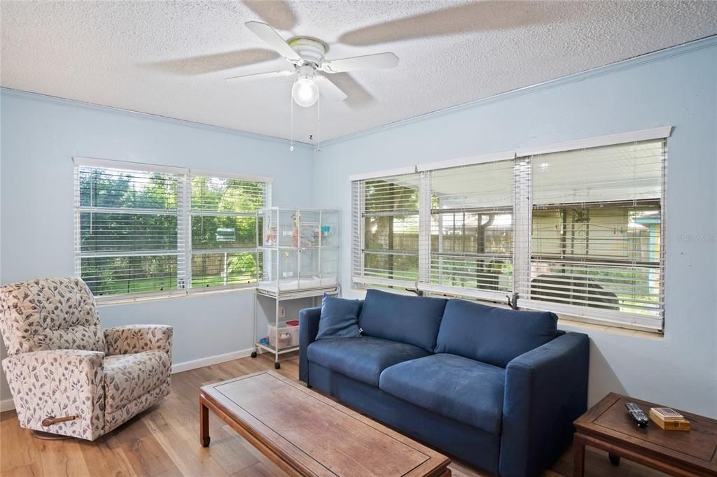 For Sale: $349,800 (3 beds, 2 baths, 1549 Square Feet)