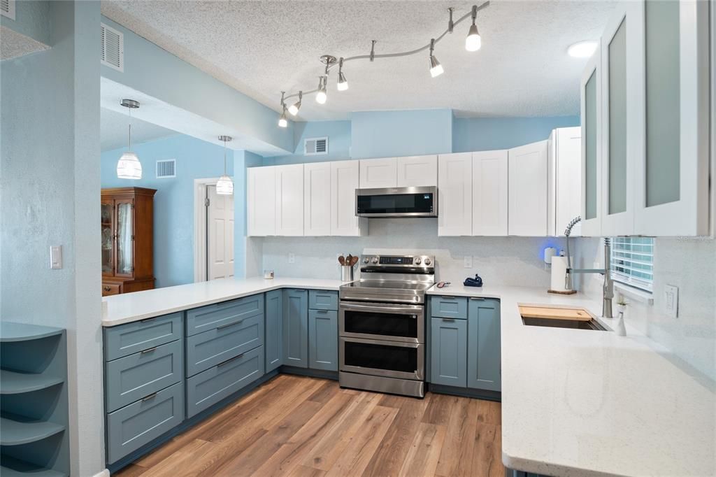 For Sale: $349,800 (3 beds, 2 baths, 1549 Square Feet)
